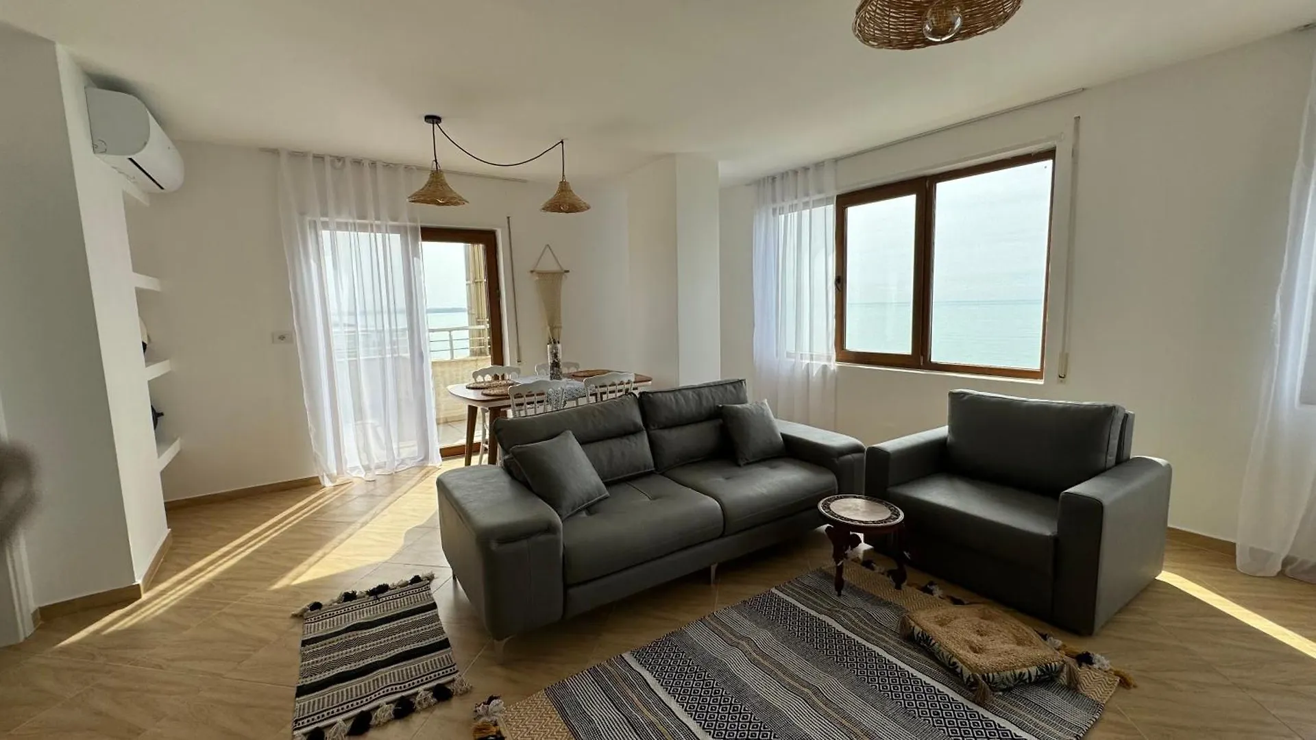 Currila Stays 14 J Durres