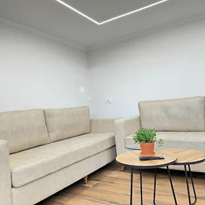  Apartment Flors